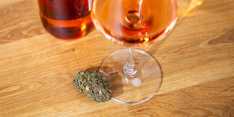 Wie Man Weed Mit Wein Kombiniert