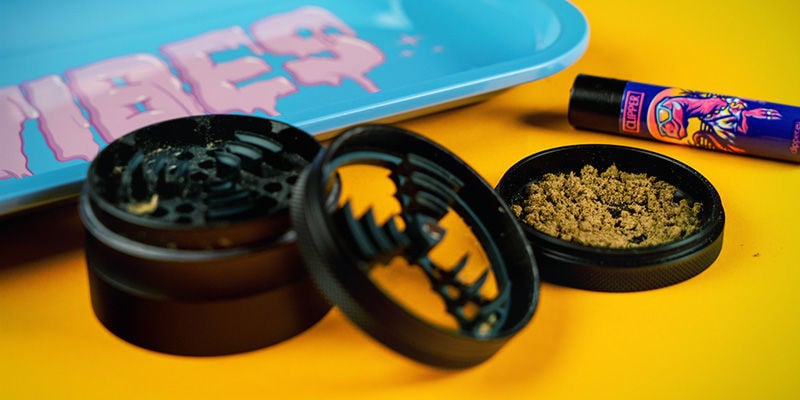 Metal Herb Grinder Buying Guide: How to Pick an Ideal One?