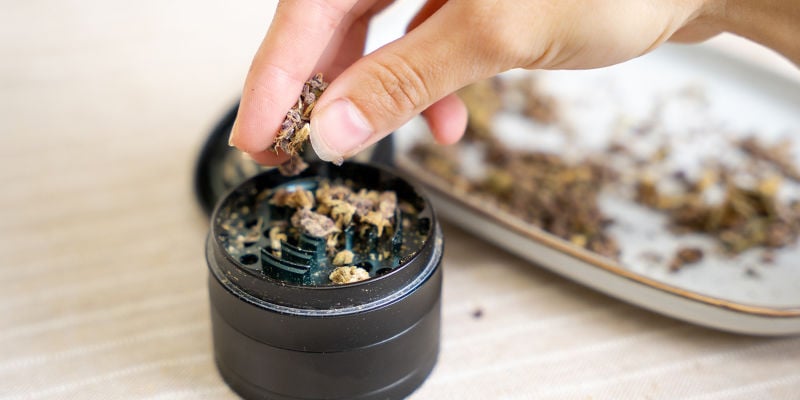 4 Ways To Measure Weed Without Scales - Zamnesia Blog