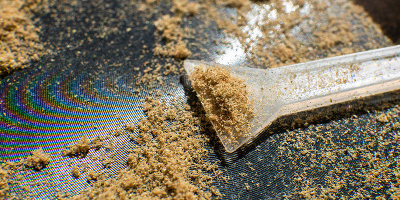 Using A Kief Grinder To Collect Cannabinoids